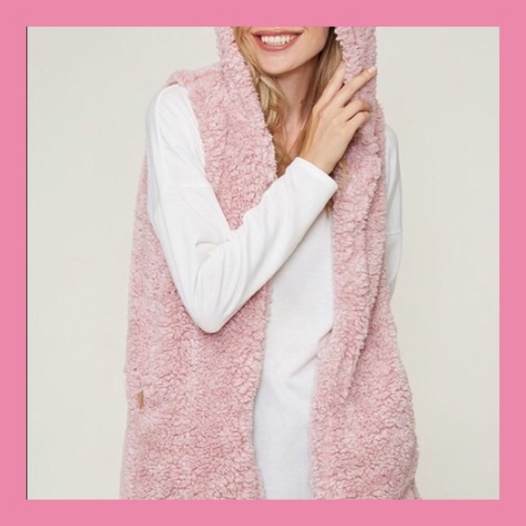 Tops - ❗️NEW❗️Sherpa Vest Hoodie